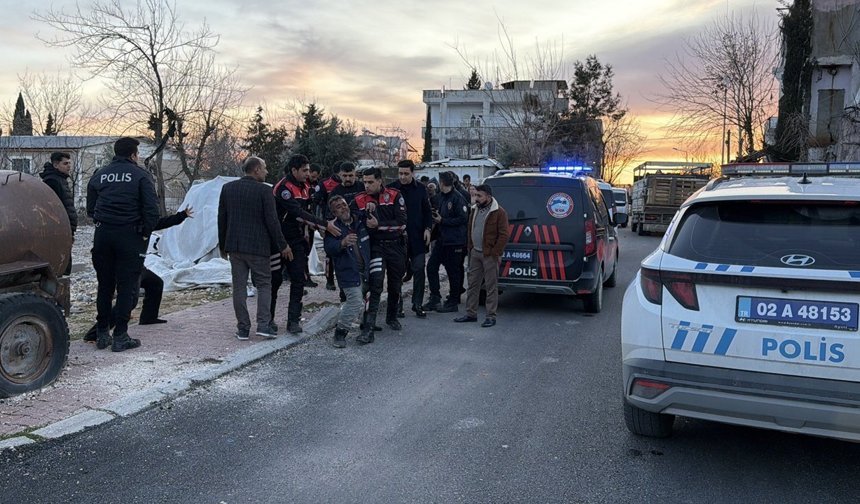 Ailelerin taşlı sopalı kavgasında 2 yaralı, 10 gözaltı