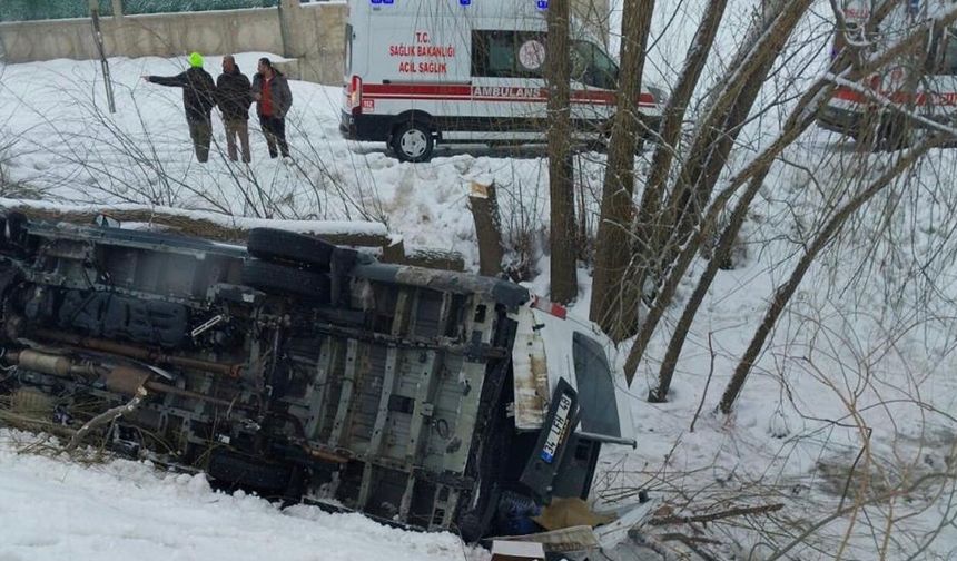 Muş’ta işçi servisi şarampole yuvarlandı: 6 yaralı