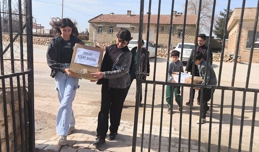 Öğrencilerden kırsal okullara kitap desteği