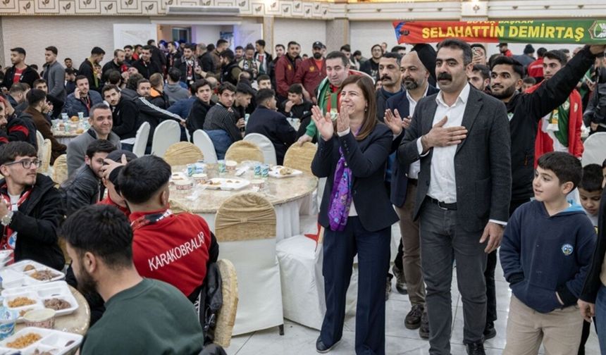 Diyarbakır Eşbaşkanları Amedspor ve Vanspor taraftarlarını ağırladı