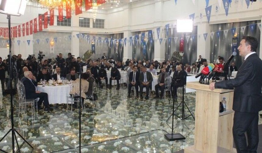 Ali Babacan Diyarbakır’da iftar programında