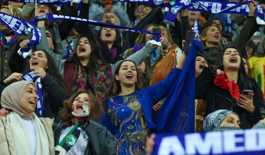 Amedspor tribünlerinde 8 Mart ruhu