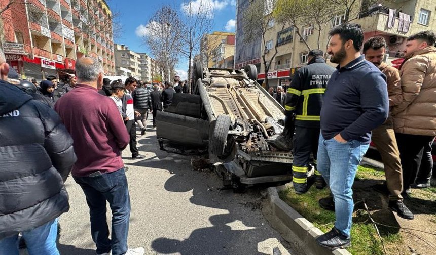 Batman’da kontrolden çıkan otomobil ters döndü