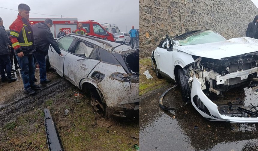 Bingöl’de araç şarampole devrildi: 5 yaralı