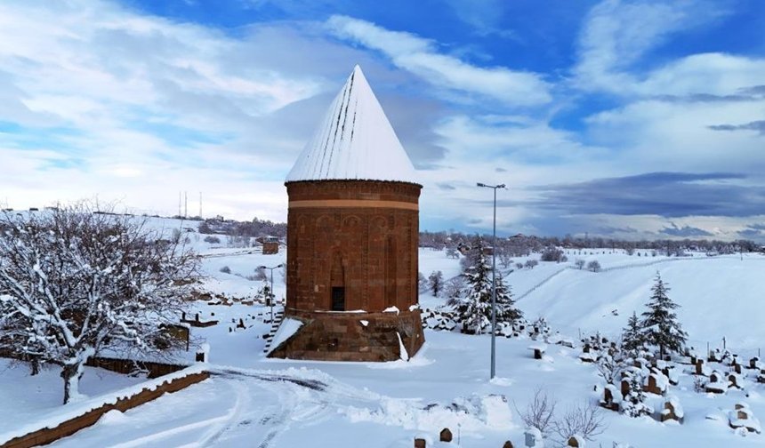 Bitlis’te tarih beyaza büründü