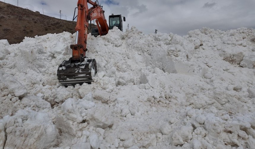 Şırnak-Hakkari yolu ulaşıma kapandı