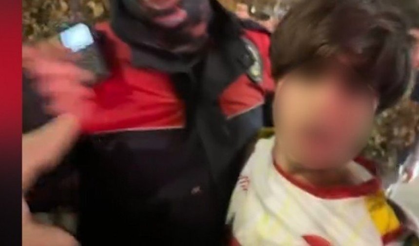 Kürdistan yazılı forma giyen çocuk gözaltında