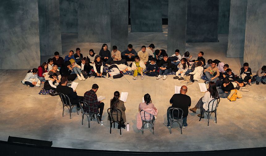 Diyarbakır Devlet Tiyatrosu perdesini gözler için değil, kalpler için de açıyor