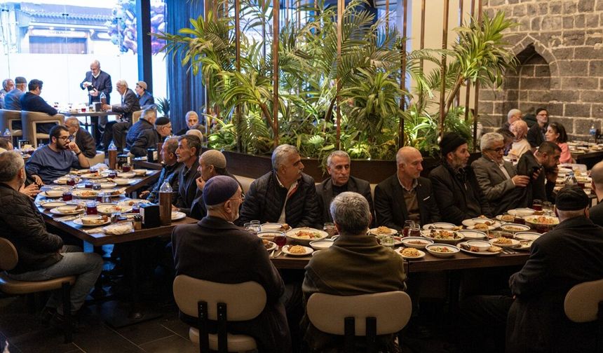 Diyarbakır Eşbaşkanları, farklı inanç gruplarının temsilcileriyle iftarda