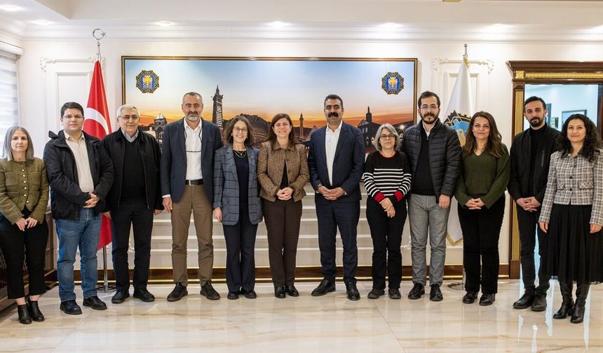 İHD Eş Genel Başkanlarından Diyarbakır Büyükşehir’e ziyaret