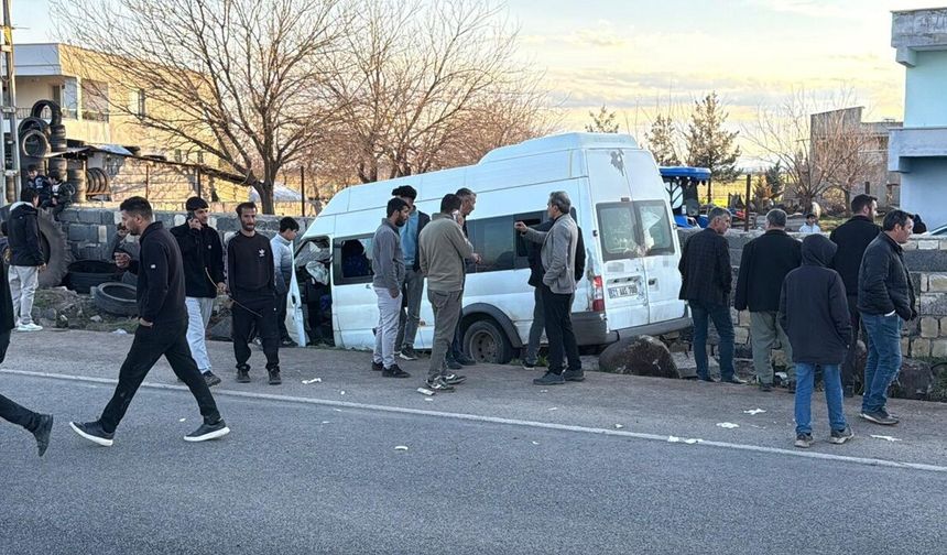 Diyarbakır'da feci kaza: 12 yaralı