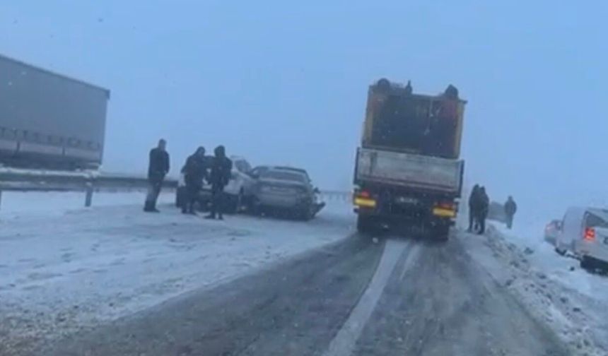 Diyarbakır Urfa yolunda zincirleme kaza: 10 birbirine girdi