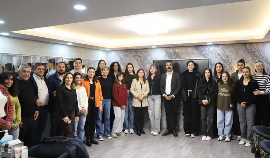 Diyarbakır Eşbaşkanlarından Kadın Voleybol Takımı’na destek