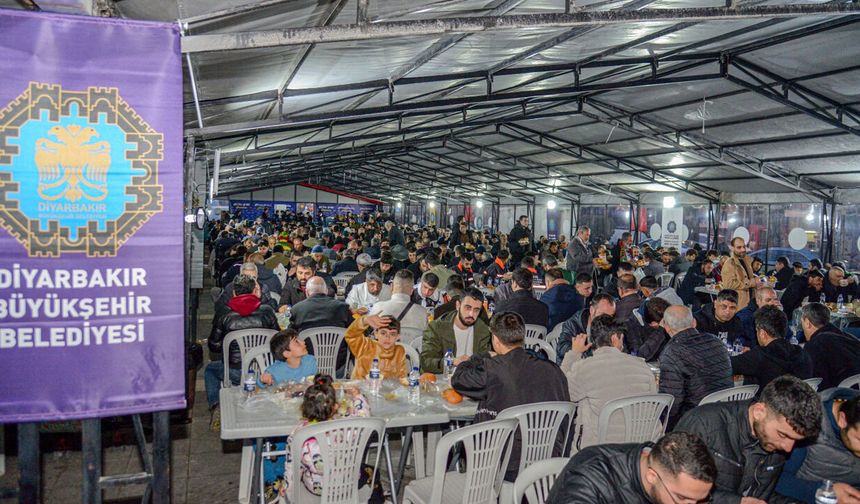 Diyarbakır’da Belediye 230 bin kişiye iftar verdi