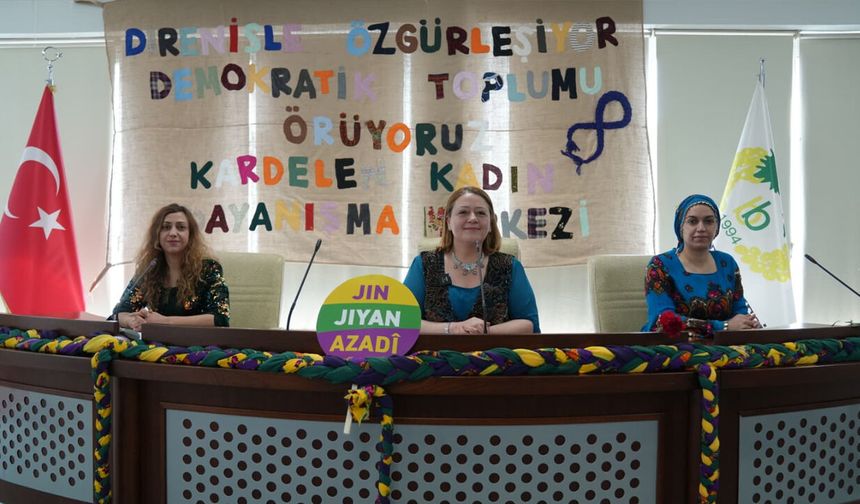 Diyarbakır’da belediyesi meclis toplantısında 8 Mart kutlaması