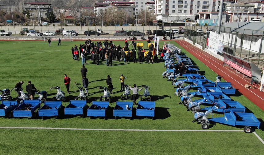 Diyarbakırlı bağcılara makine desteği