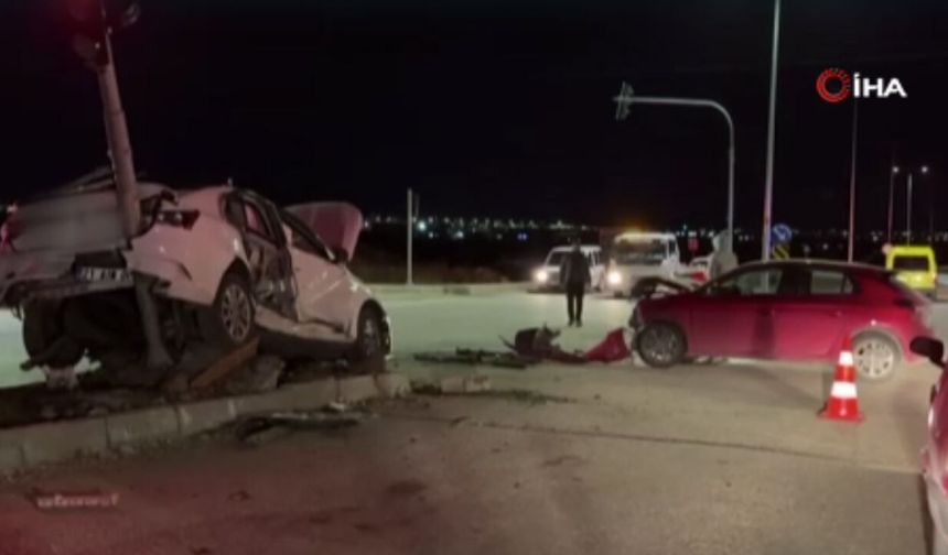 Diyarbakır’da iki otomobil kafa kafaya çarpıştı: 3 yaralı