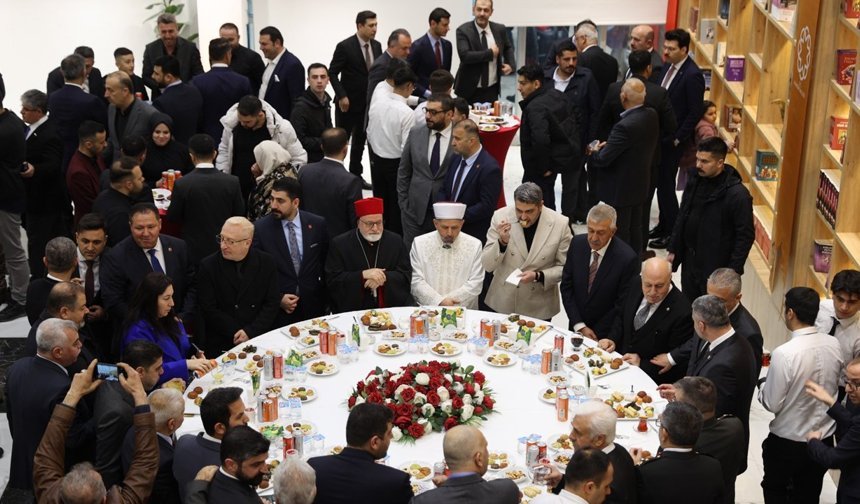 Mardin'de farklı inançlar bayramda buluştu