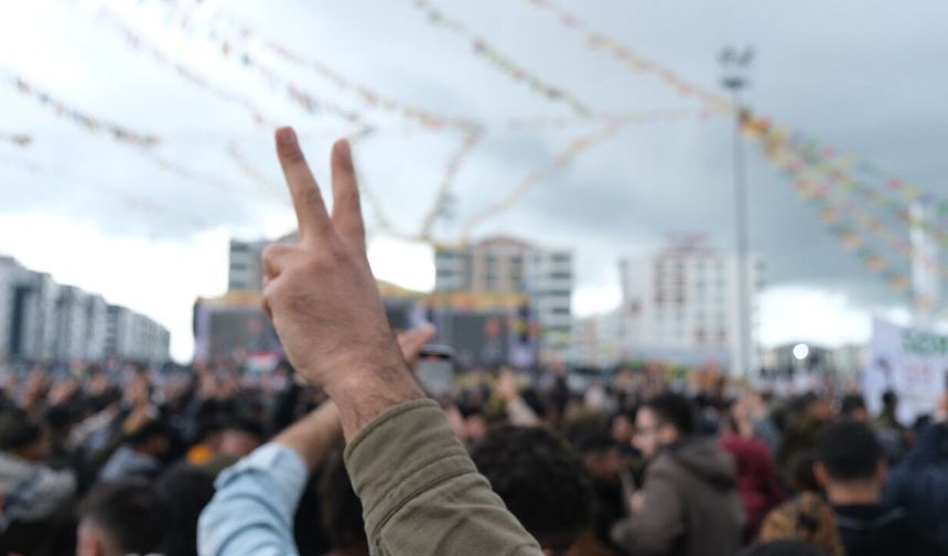 Diyarbakır’da yağmura inat Newroz coşkusu