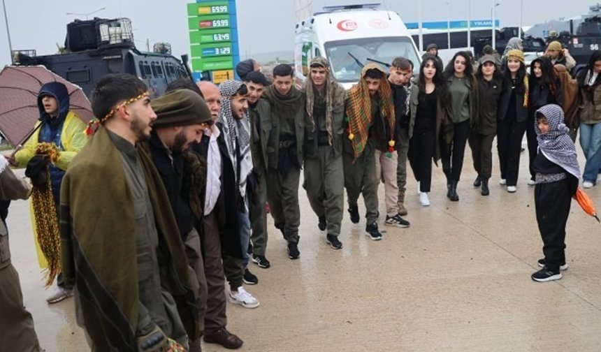 Cizre'de Newroz alanına girişler başladı