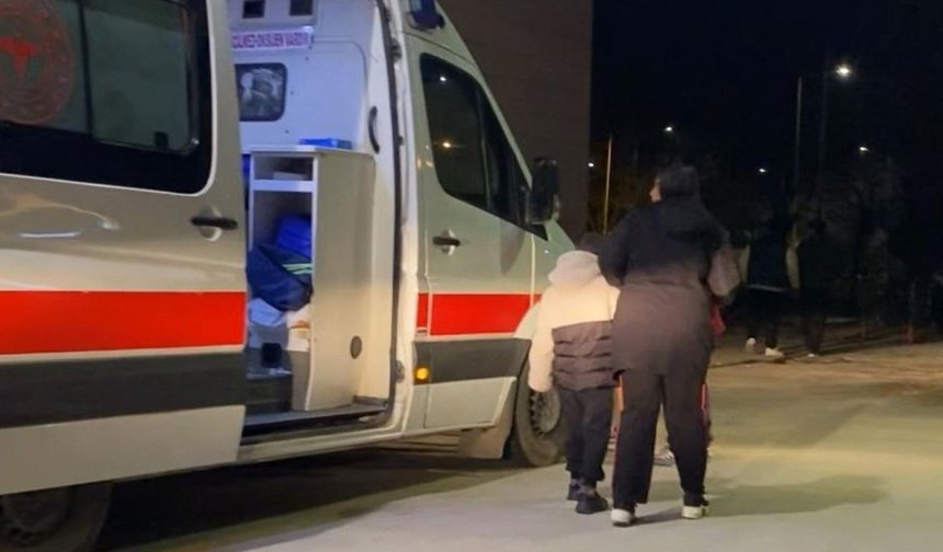 Tavuk döner yiyen 25 kişi zehirlendi