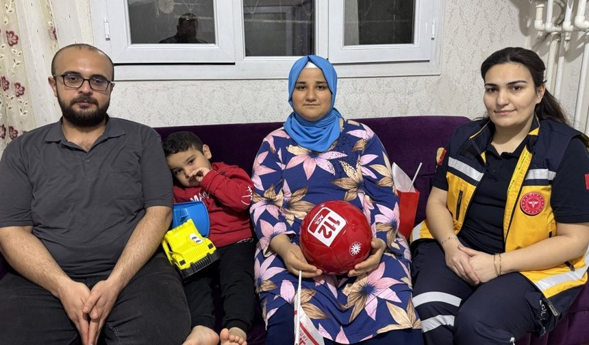 Telefonda uygulattığı Heimlich manevrası hayat kurtardı