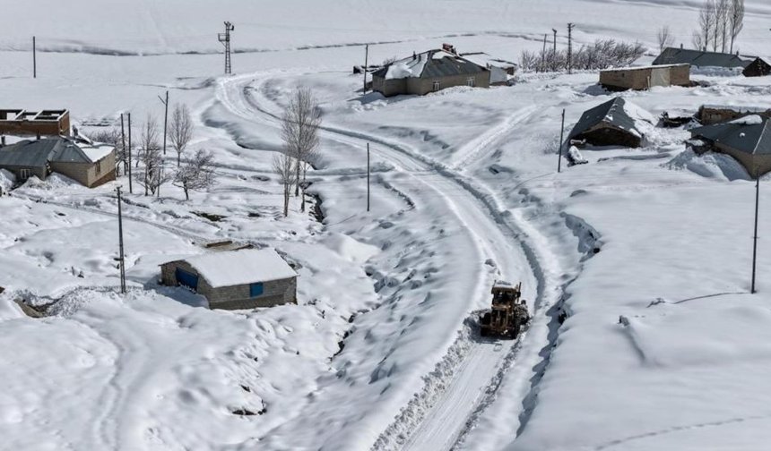 Van'da kardan kapanan 390 yoldan 355'i açıldı