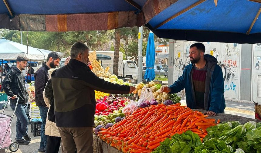 Savaş ateşi Diyarbakır’daki semt pazarını vurdu