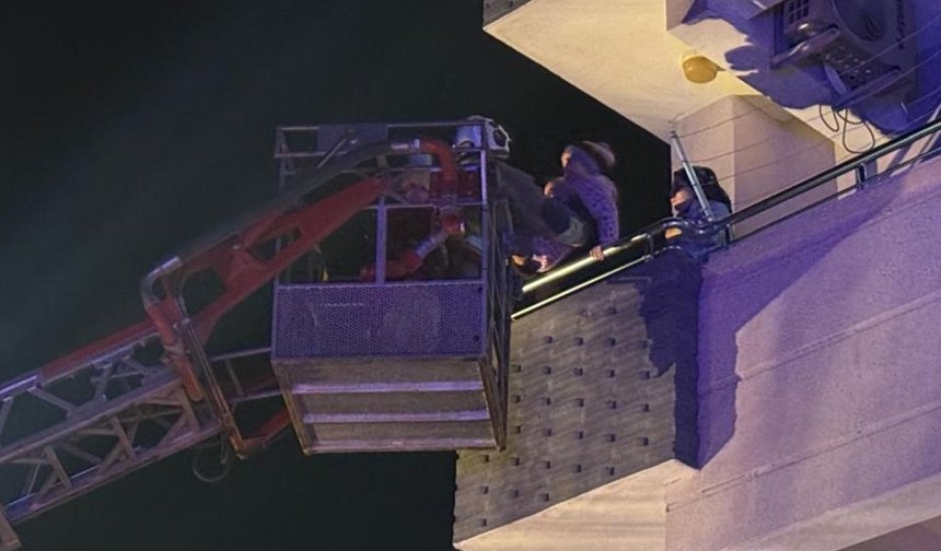 Yangın çıkan apartmanda can pazarı