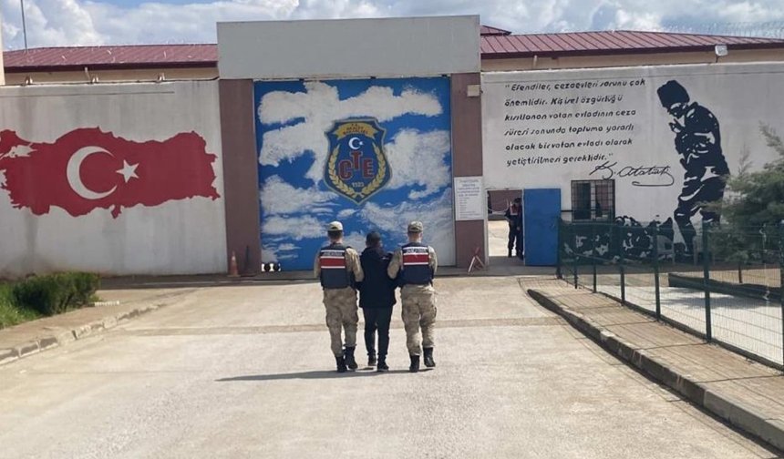 22 yıl cezası bulunuyordu, yakayı eleverdi