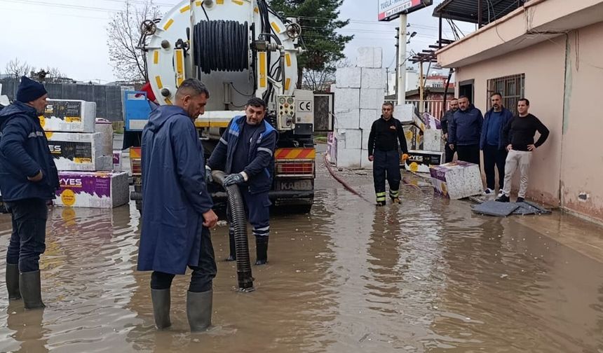 Siirt'te taşkın sel: Evler ve ahırlar su altında kaldı