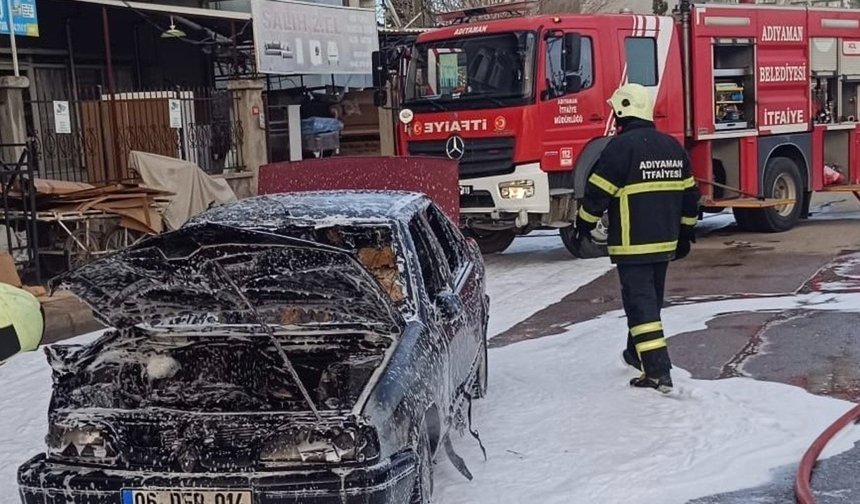 Adıyaman’da seyir halindeki otomobil alev aldı