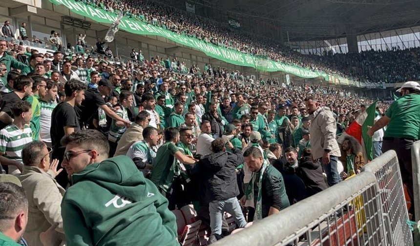 Bursasporlu taraftarlar biri birine girdi