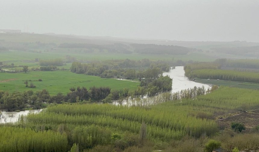 Diyarbakır'da Dicle nehri taştı; Hevsel sular altında kaldı