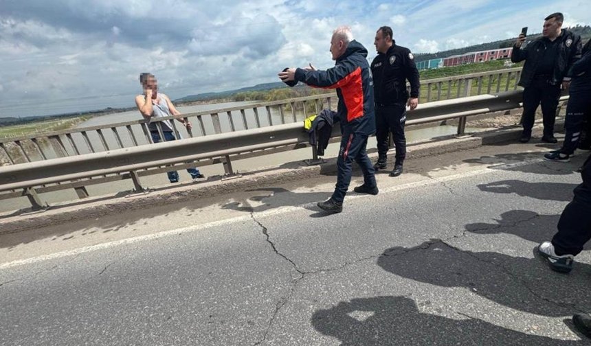 Diyarbakır’da köprüden atlamak isterken ikna edildi