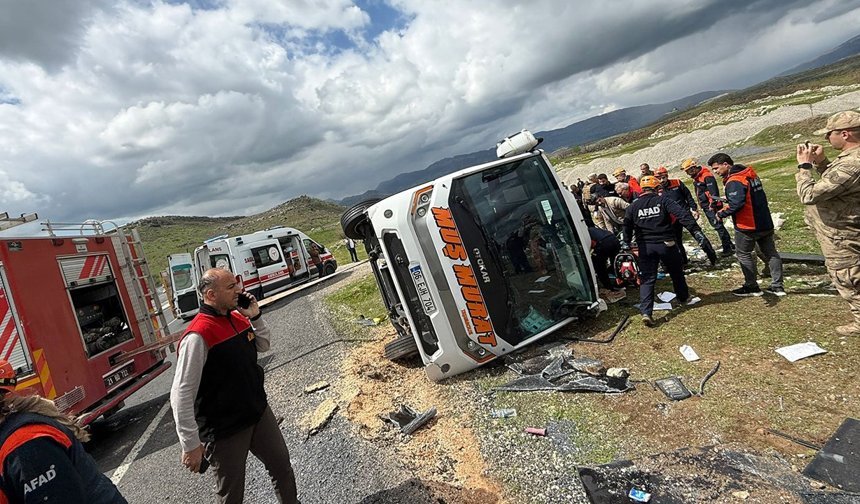 Diyarbakır’da yolcu otobüsü devrildi: 1 ölü, 13 yaralı