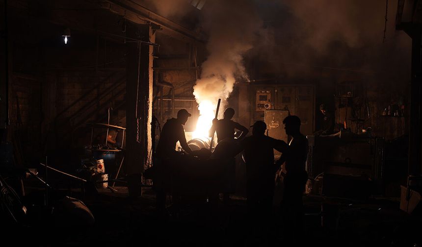 Dökümhanelerde zorlu mesai