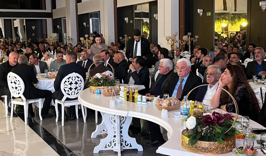 Türedi ve Karahanlı ailelerinin mutlu günü