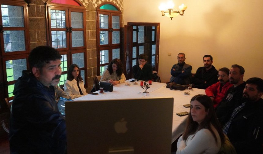 Diyarbakır'da gazetecilere çağdaş gazetecilik eğitimi