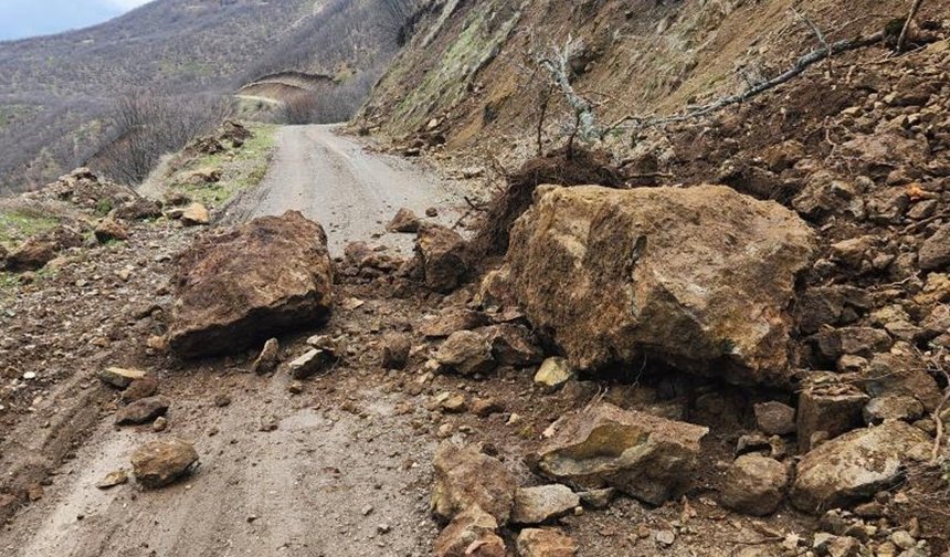 Elazığ’da toprak kayması yaşandı