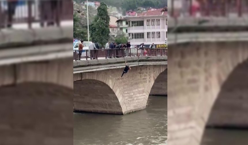 Köprüden nehre atladı o anlar kameraya takıldı