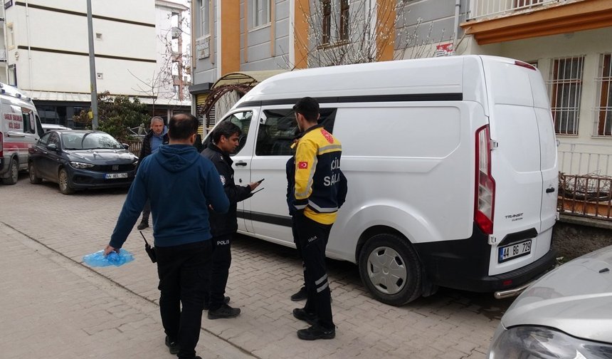 Yaşlı adam evinde ölü bulundu