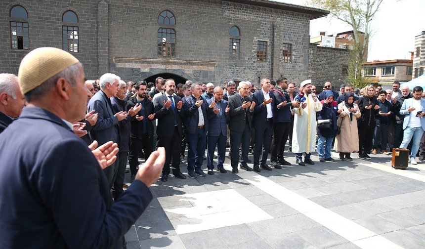 Saldırıda ölenler için Diyarbakır’da gıyabi cenaze namazı