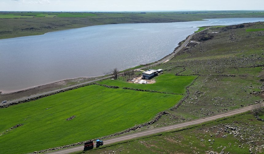 Baraj gölü doldu, çiftçinin yüzü güldü