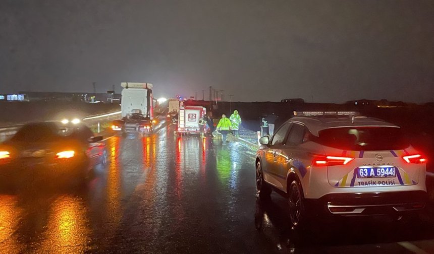 Şarampole devrilen otomobildeki 6 kişi yaralandı