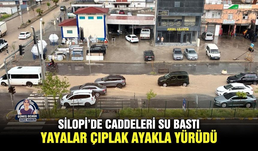Silopi’de caddeleri su bastı: Yayalar çıplak ayakla yürüdü