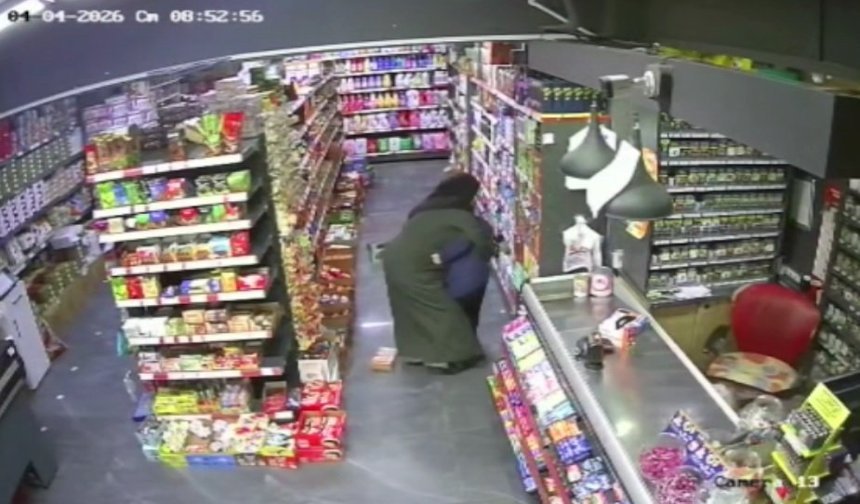 Van'da ki deprem güvenlik kamerasına yansıdı