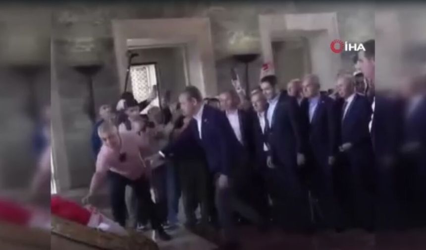 Anıtkabir’de çelenk krizi: Özgür Özel ile asker arasında gerginlik