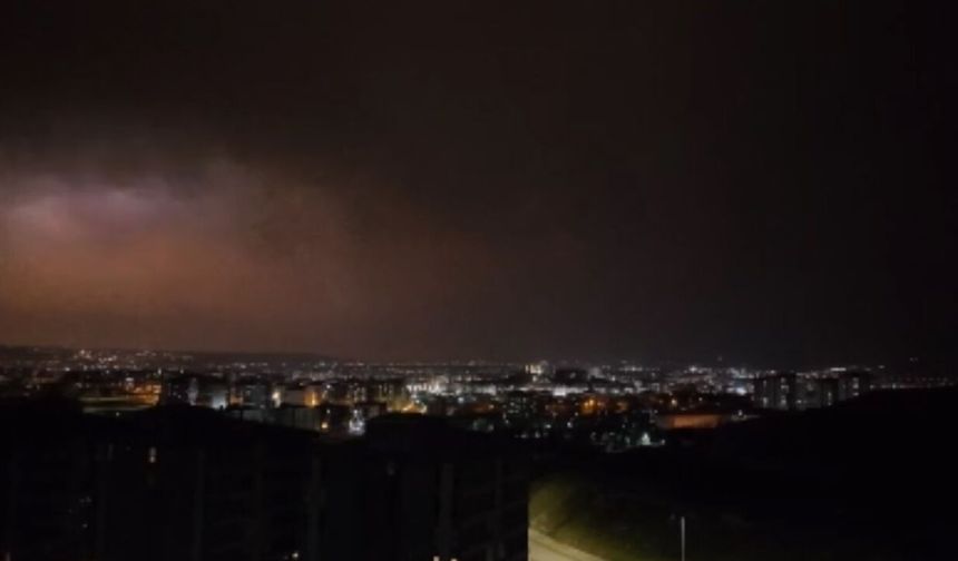 Batman’da şimşekler geceyi aydınlattı