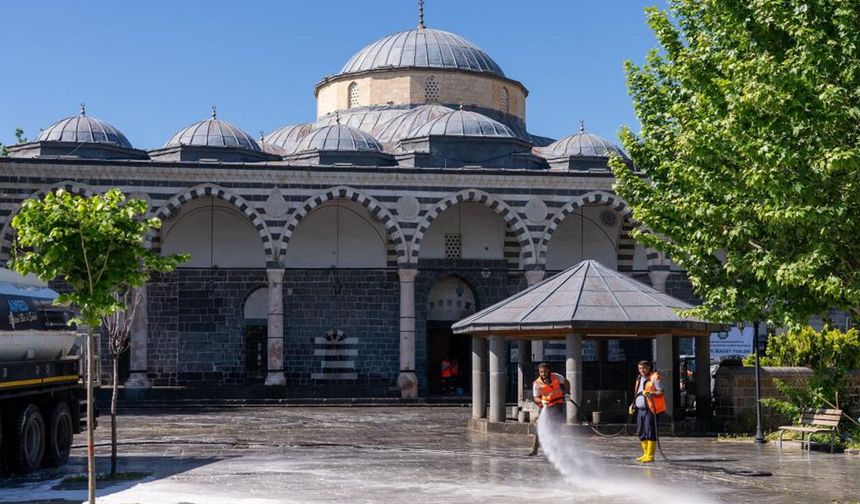 Diyarbakır’da ibadethanelerde bayram temizliği